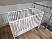 Łóżeczko dziecięce z materacem – białe, solidne drewno