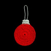 Zawieszka ozdoba szydełkowa na choinkę Bombka czerwona (Z235)