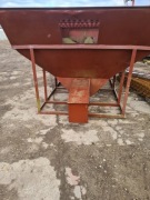 Kosz zbożowy z przenośnikiem łańcuchowym