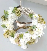 Duży wiosenny wianek biały zielony ptaszek faszyna