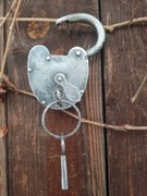 Kłódka stara  OLA 35z piękną zasłonką klucza,unikat