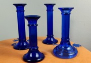 Komplet szklanych świeczników w kolorze kobaltowym