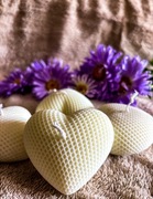 Podziękowanie dla gości w formie świecy sojowej w kształcie serca 