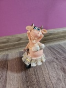 Figurka krowy z pieniędzmi 