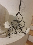 Rustykalny STOJAK NA WINA kuty z metalu z rączką provensalski na prezent 