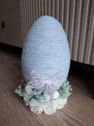 Stroik duże jajo niebieskie ozdobione kwiatami biało niebieskie jajeczka