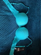 Biustonosz turkusowy z koronka ozdobna 85B