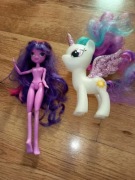Śpiewająca lalka Twilight Sparkle i konik Celestia. Hasbro