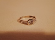 Pierścionek zaręczynowy plus wisiorek