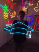 Czapka Dyplomowa Neon Napis LED. Czapka Akademicka Napisy Świetlne.