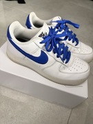 Nike Air Force spersonalizowane białe z granatowymi dodatkami r.40