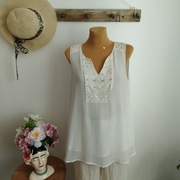 Bluzka Monsoon ecru z haftem, zwiewna, rozmiar 42