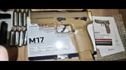 Wiatrówka SIG SAUER M17 P320 CO2  Zestaw XL: 3 Magazynki + Etui  Akcesoria