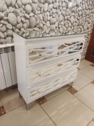 Komoda biała, lustrzana, 3 szuflady, Glamour, ornamenty 