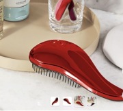 Nowa szczotka do włosów w kolorze połyskującej czerwieni  Oriflame