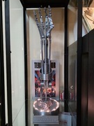 Ręka TERMINATOR T-800 Lampka