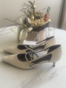 Eleganckie czółenka na obcasie z paseczkiem ZARA