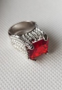Piękny pierścień CUDNY niczym rubin r. 7