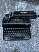 Maszyna do pisania czarna Olympia Progress