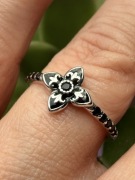 Srebrny pierścionek 925 z czarnymi cyrkoniami