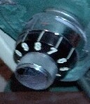 Naprężacz nici Łucznik serii 413, oryginał z demontażu 