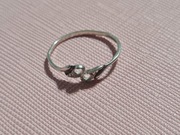 Delikatny srebrny pierścionek 