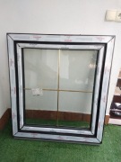  Okno plastykowe 701mm x 891mm.z złotymi szprosami