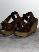 Sandały na koturnie Venezia 37 – brązowe paski, bardzo dobry stan