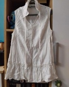 Ozdobna biała bluzka z kołnierzykiem rozmiar s