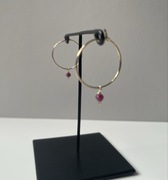 Kolczyki złote z malutkim rubinem