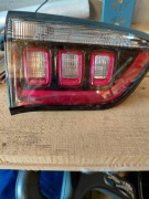 Lampa tyl lewa klapy Jeep 2 USA 2023r 