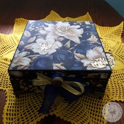 Elegancka, ręcznie zdobiona, szkatułka na biżuterię lub inne drobiazgi