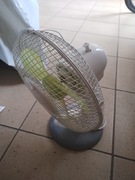 Mały biurkowy wiatrak trzystopniowy 