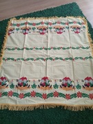 Świąteczny obrus na stół krasnale