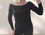 Bluzka z opuszczonymi ramionami czarna prążkowana S