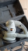 Szlifierka mimośrodowa Halfords 420W 125mm + walizka