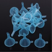 Lejek do butelek z aplikatorem, mała średnica