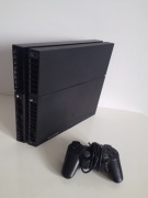 SONY  PS 4 z kontrolerem ale nieczynnym !