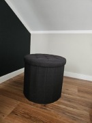 Czarna pufa składana 