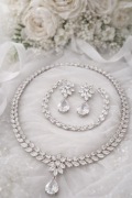 Zestaw biżuterii ślubnej w srebrnym kolorze