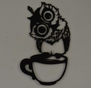 Sowa z filiżanką-dekoracja na ścianę wypalana laserem na płycie HDF