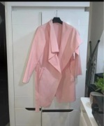 Elegancki pudrowy płaszcz - Fashion idealny na wiosnę i jesień