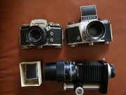 dwa stare aparaty EXAKTA z wartosciowymi dodatkami !