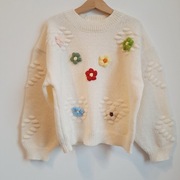 Sweterek w kwiaty idealny na jesień 10 lat
