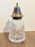 Śliczna kryształowa pieprzniczka posrebrzana góra 