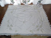 Ręcznie haftowany obrusik 87x87