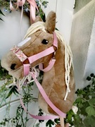 Hobby Horse Konik na kijku zestaw - Litttle Rose + METRYCZKA i MARCHEWKA 