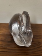 Szklany królik, autorstwa Lisy Larson, Szwecja, z lat 70. XX wieku