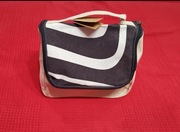 Nowa czarno-kremowa kosmetyczka Yves Rocher 