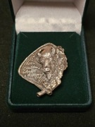 ODZNAKA ŁOWIECKA - 55 LAT KŁ ŻUBR (WYKONANA ZE SREBRA, próba 0,800)